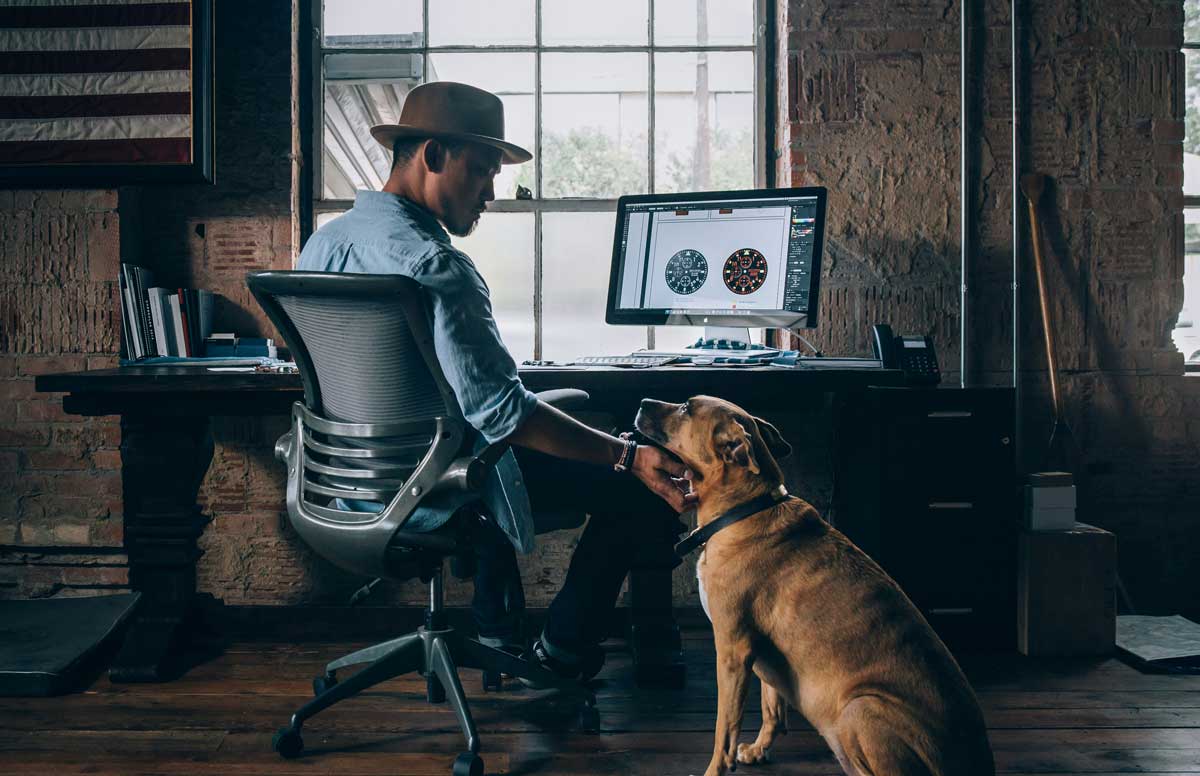artist-at-home-computer