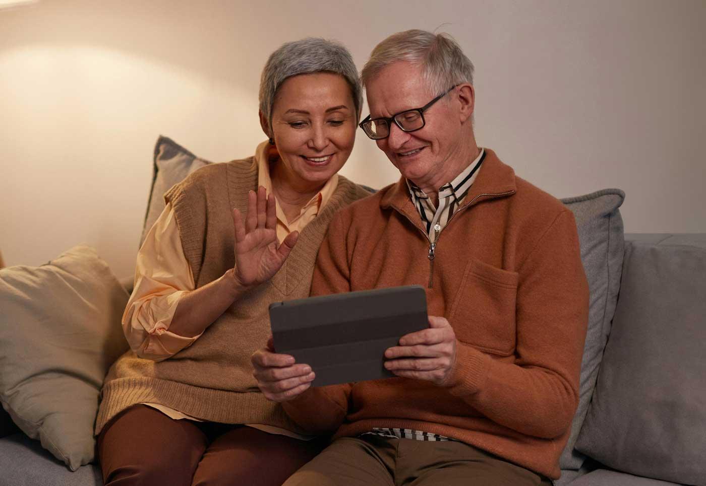 older-couple-ipad